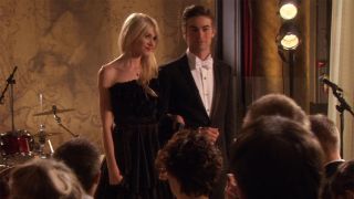 Taylor Momsen and Chace Crawford stand on stage in formalwear Gossip Girl.