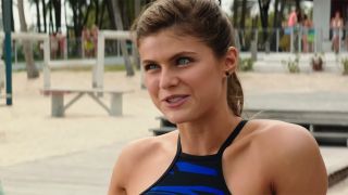 Alexandra Daddario talking to Zac Efron at the beach in Baywatch.